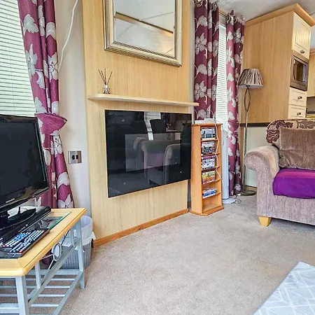 Lodge Foxgloves And Ivy