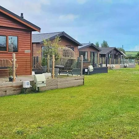 Foxgloves And Ivy Domek letniskowy